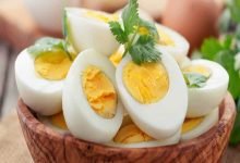 For males, what are the advantages of eating eggs?