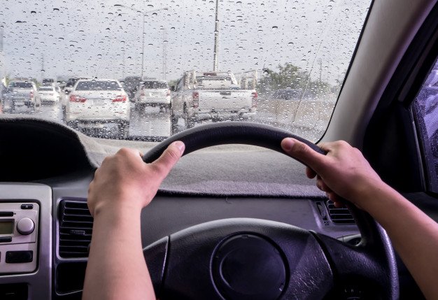 Things To Consider While Calling Roadside Assistance On Rainy Day